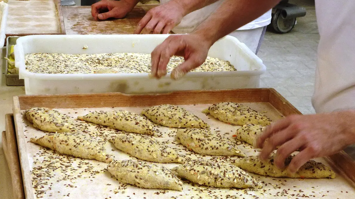The Crusty Loaf Bakery Lucius Street – artisan bakery in Torre, Torquay